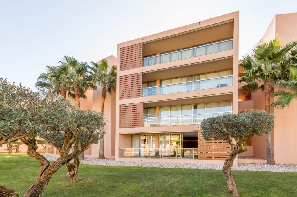 Apartments Maria Salgados 10A0D — 4-Star Luxury Hotel in Albufeira, Portugal