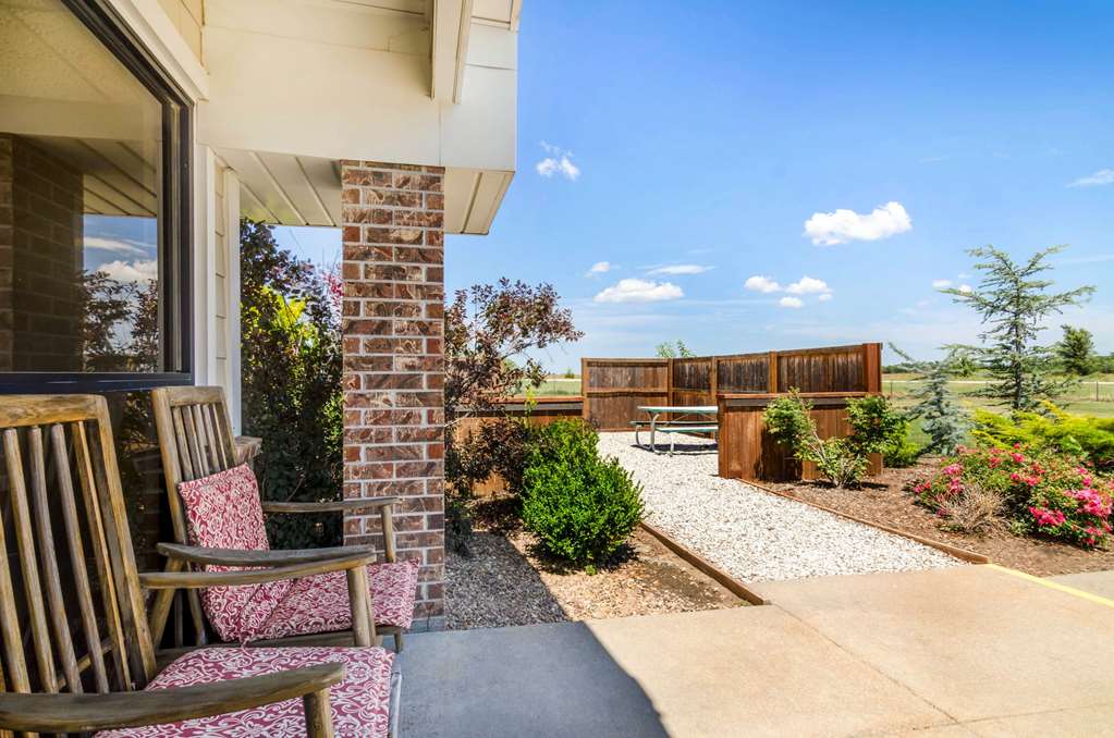 Rodeway Inn Hesston KS - photo 3