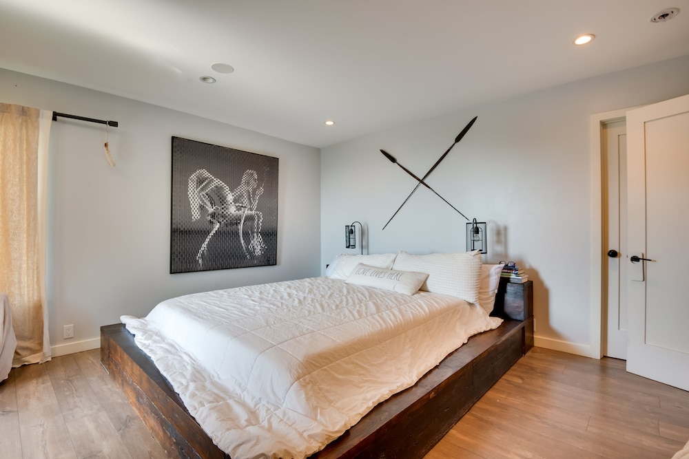 Malibu Retreat w Balcony & Mountain Views in Malibu, United States