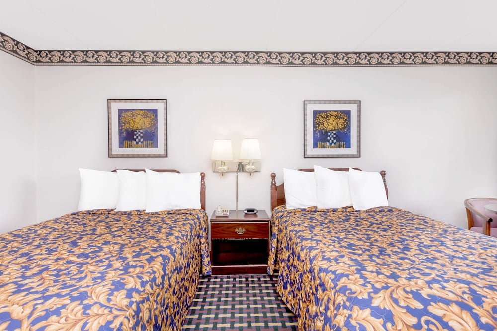 Howard Johnson by Wyndham Perry GA - photo 11
