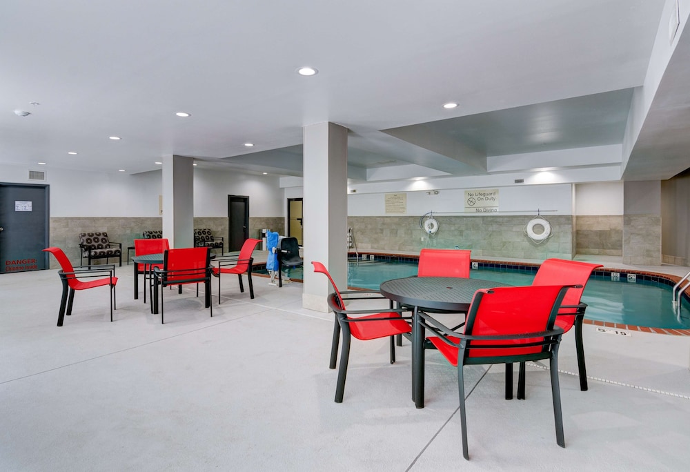 Hampton Inn Salem VA - photo 34