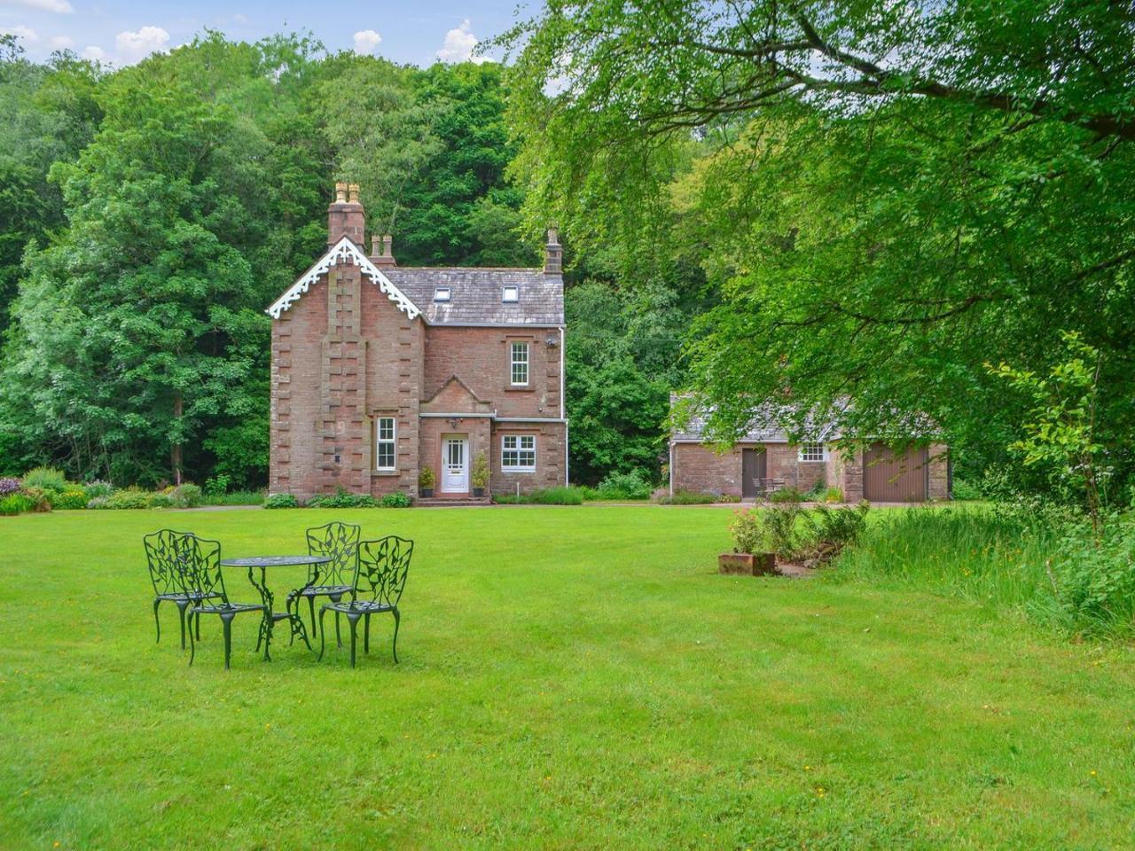 Monkwood Cottage — 4-Star Luxury Hotel in Hale, United Kingdom
