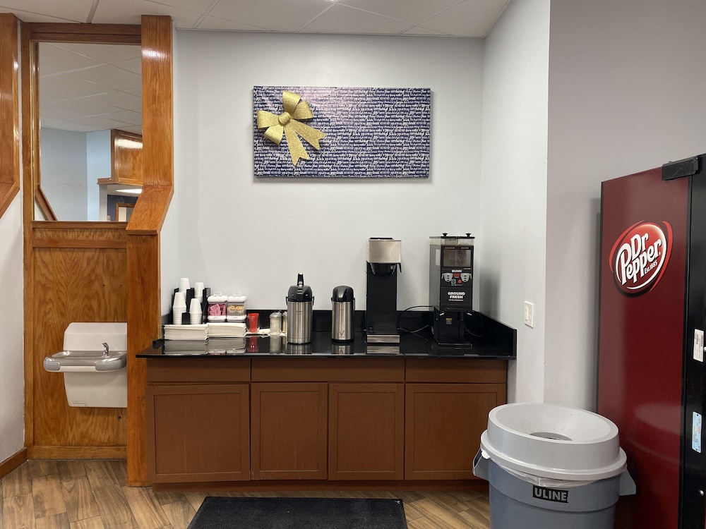 Travelodge by Wyndham Water s Edge Hotel Racine - photo 13