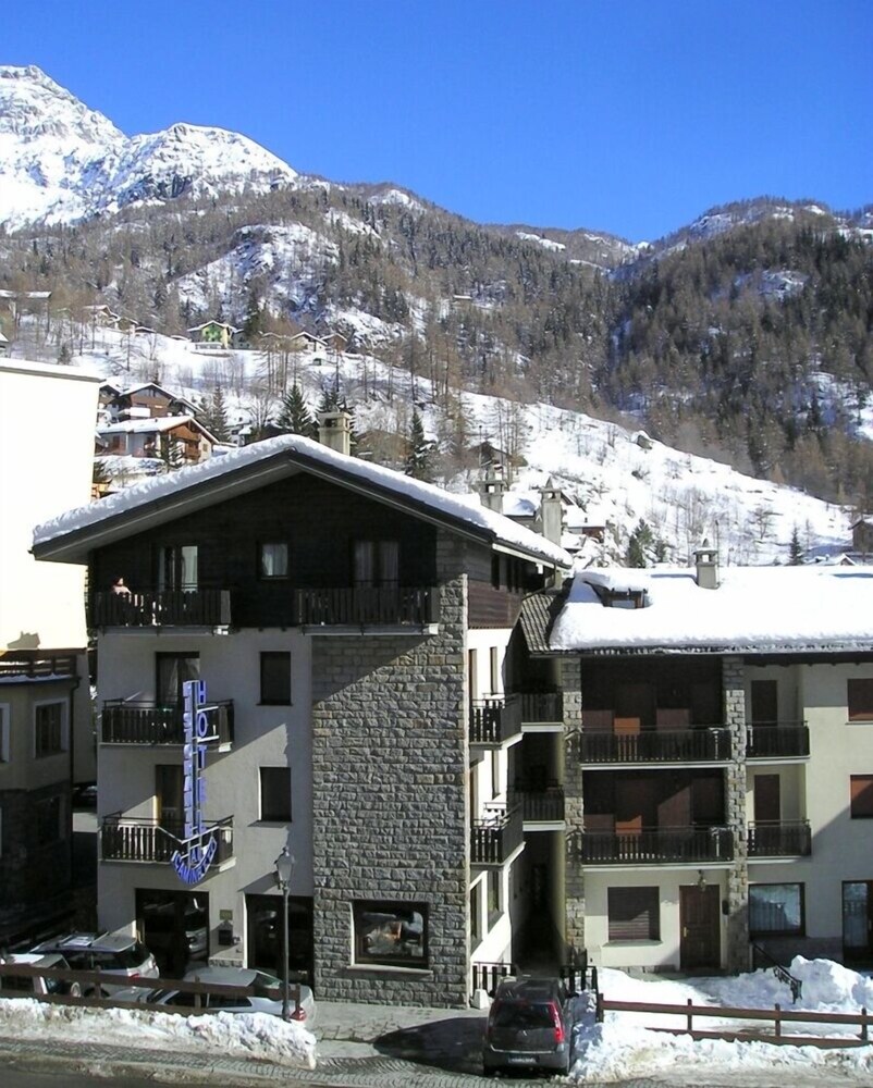 Hotel Al Caminetto in Valtournenche, Italy