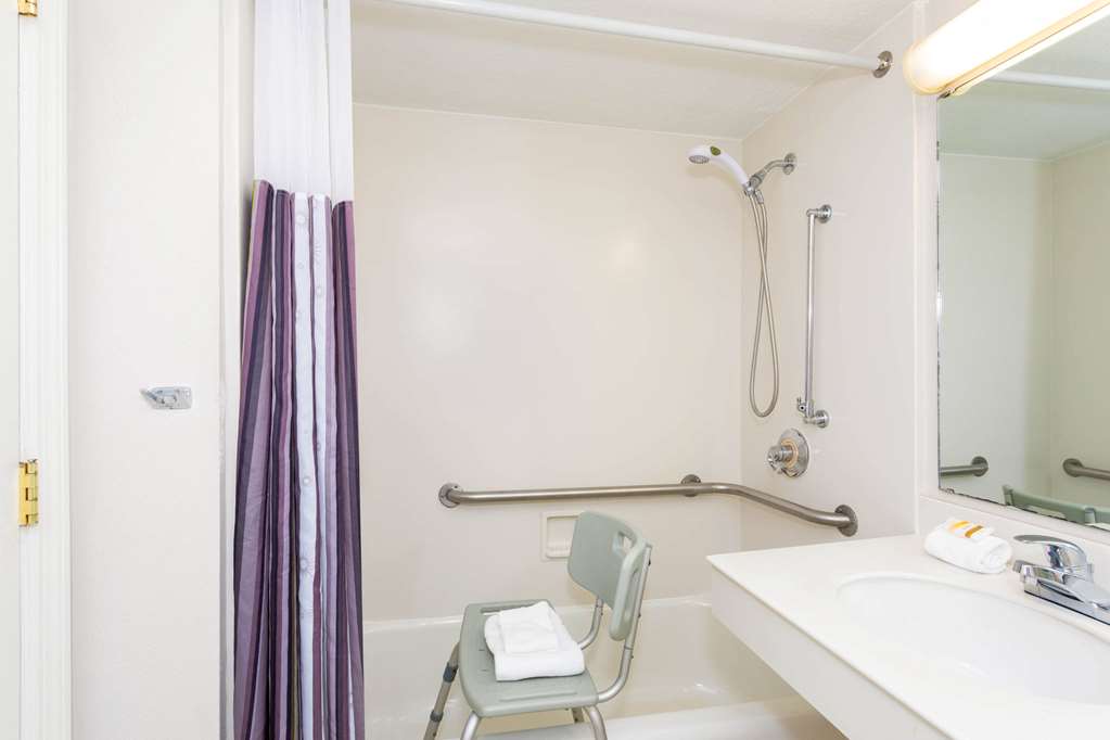 La Quinta Inn by Wyndham Tallahassee North - photo 43