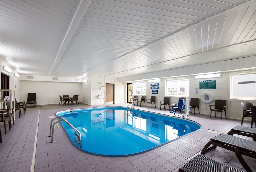 Quality Inn & Suites Green Bay Ashwaubenon - photo 20