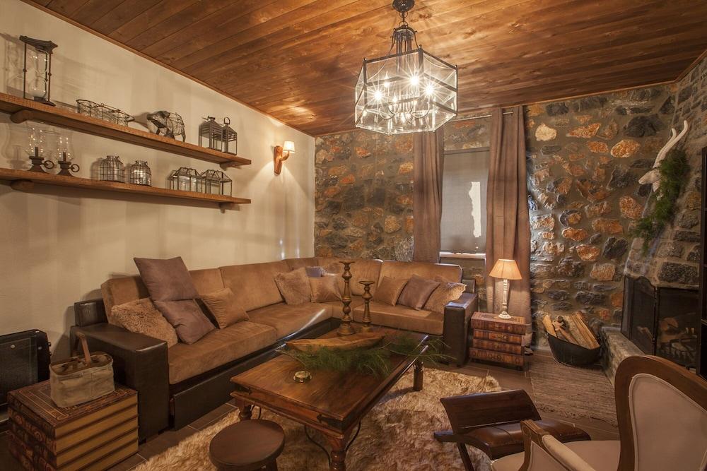 Dandy On The Hill 2 88 sq m Up to 6 People in Edessa, Greece