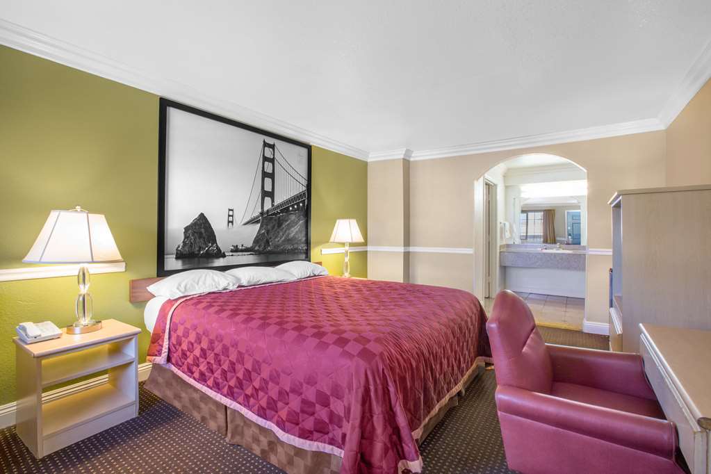 Super 8 by Wyndham Hayward Downtown - photo 10