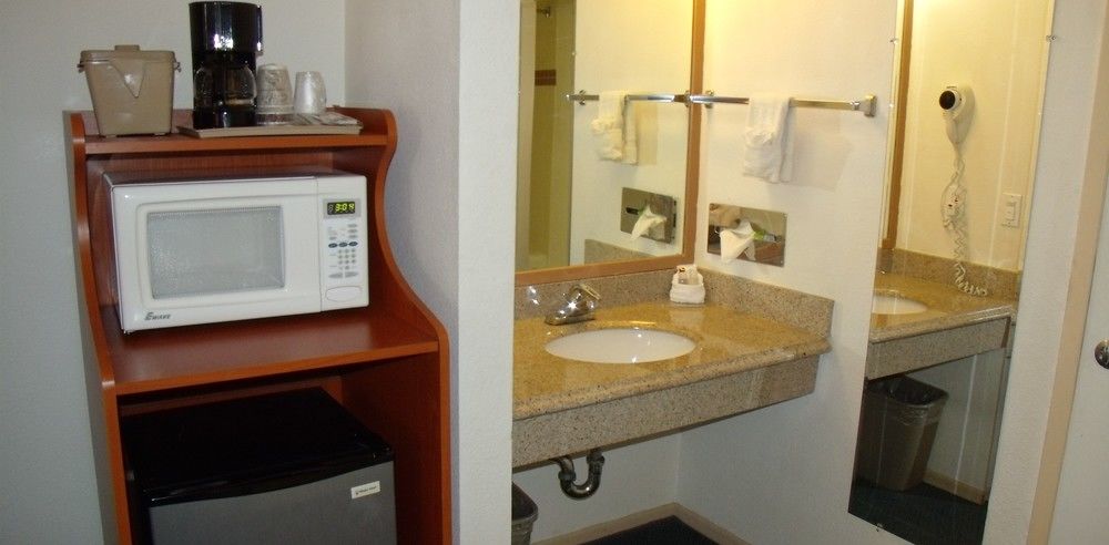Portofino Beach Inn - photo 23