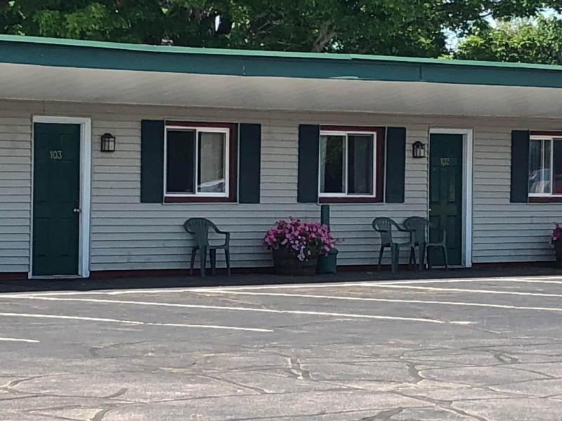 The Lancaster Motel - photo 9