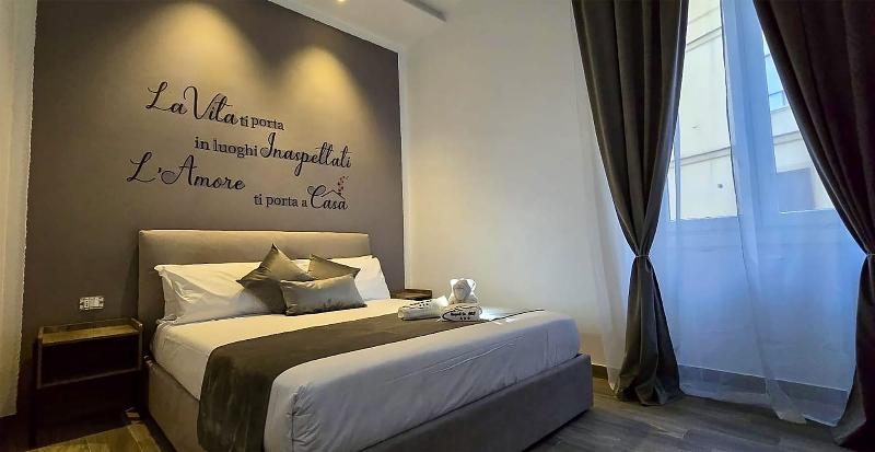 Neapoli In — 4-Star Luxury Hotel in Naples, Italy
