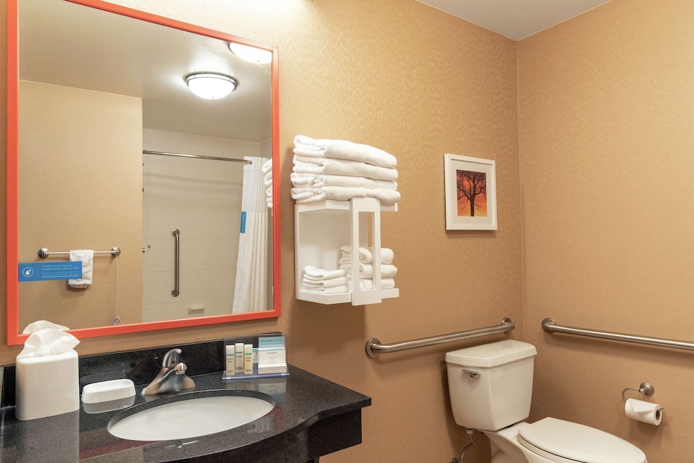 Hampton Inn & Suites Marshalltown - photo 31