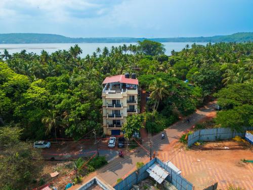 Helloworld Riverbank Inn - carbon neutral hotel in Morjim