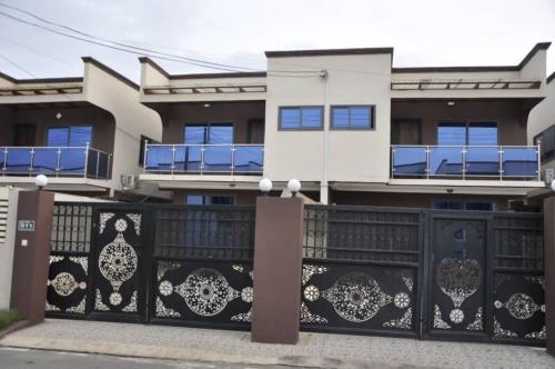 3 Bed Luxury Home Ayi Mensah Accra — 4-Star Luxury Hotel in Accra, Ghana