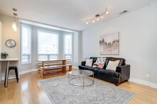 Cozy Beautiful Downtown Unit CHI in Prime River North Location near Mag Mile 2 — 4-Star Luxury Hotel in Chicago, United States