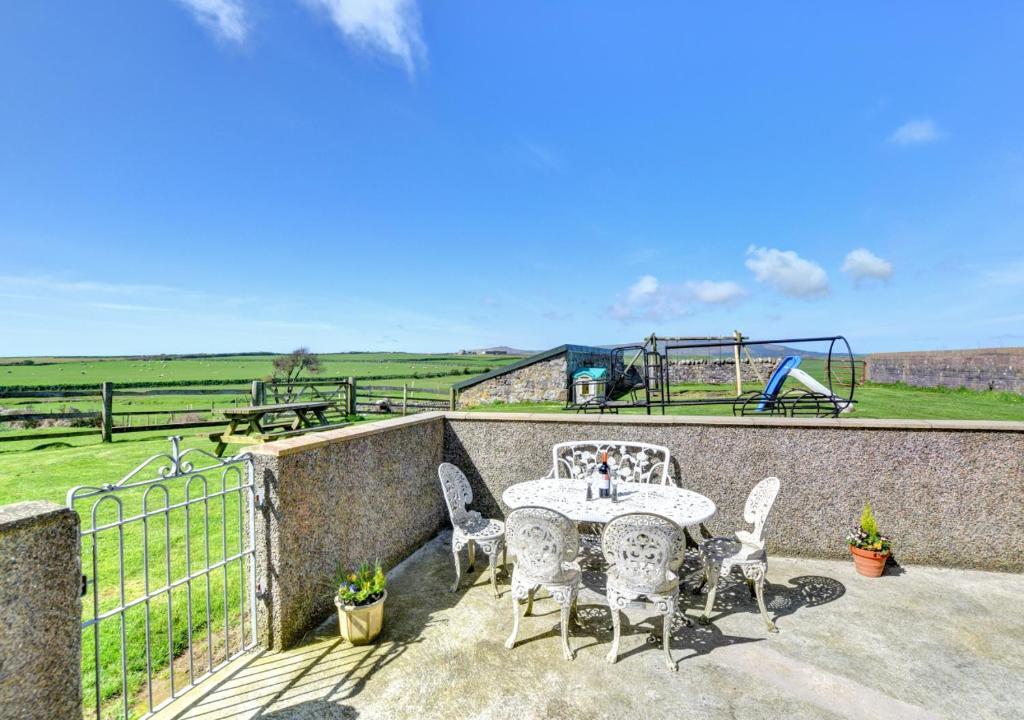 Y Stabal Cottage — 4-Star Luxury Hotel in Llanrug, United Kingdom