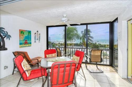 Crescent Royale Condominiums 4D — 4-Star Luxury Hotel in Siesta Key, United States