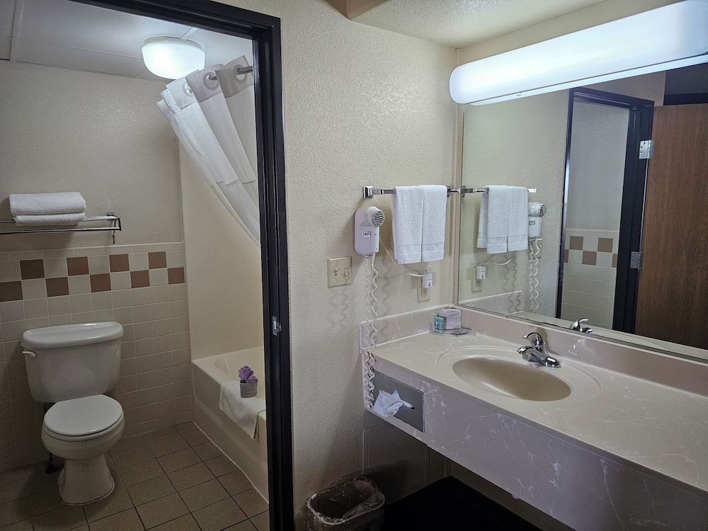 Fossil Creek Hotel And Suites - photo 19