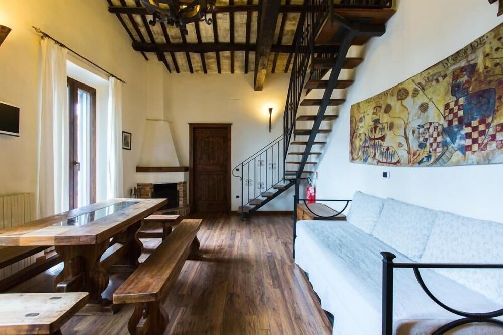 La dimora del ghibellino — 4-Star Luxury Hotel in Tivoli, Italy