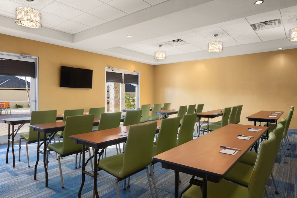 Holiday Inn Express & Suites Edinburg McAllen Area by IHG - photo 30
