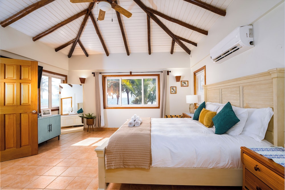 Dolphin Beach Villa — Placencia — photo 2