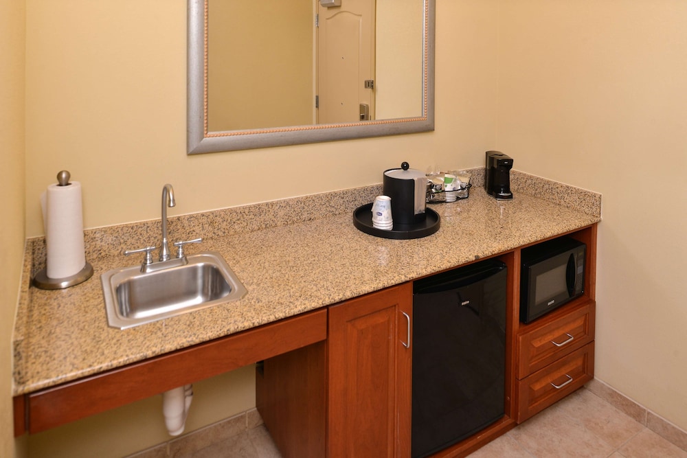 Hampton Inn Evanston - photo 21