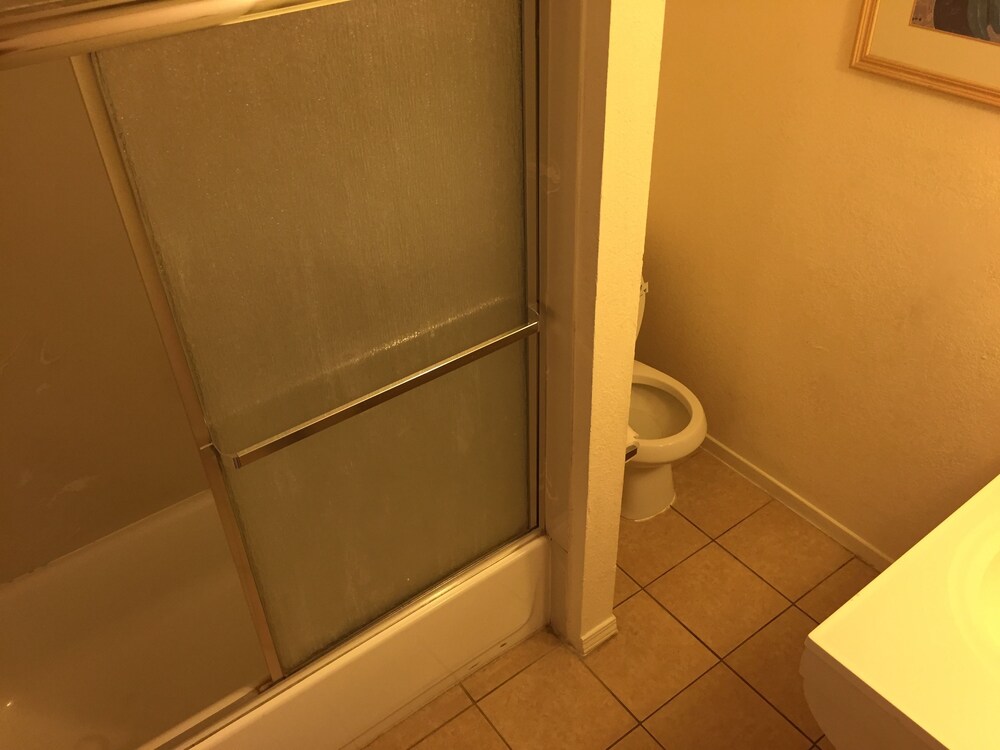 Parkway Inn Fresno - photo 17