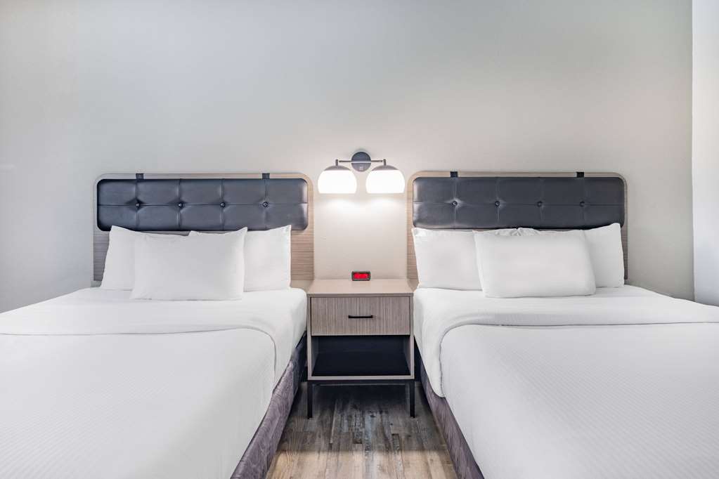 La Quinta Inn & Suites by Wyndham Evansville - photo 12