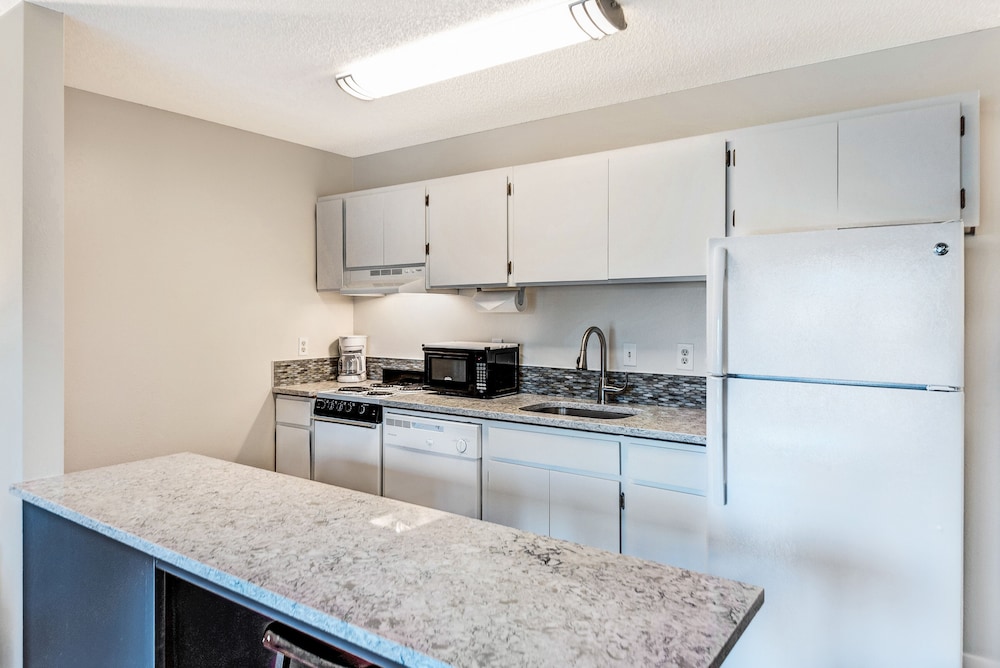 Bend Riverside Inn & Suites - photo 139
