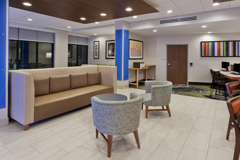 Holiday Inn Express & Suites Fayetteville by IHG - photo 38