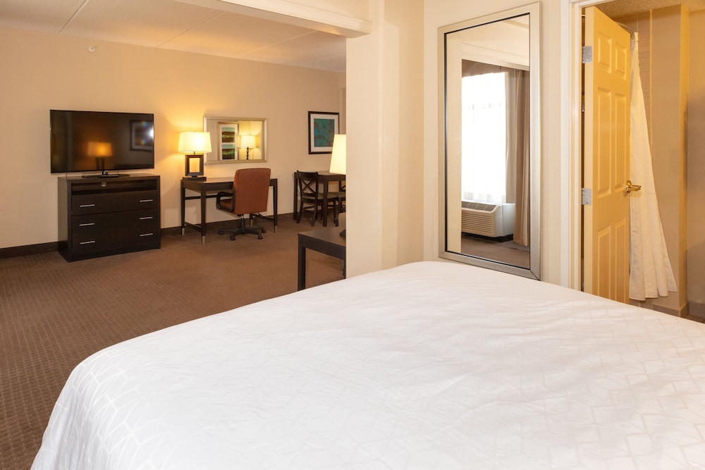 Holiday Inn Express & Suites Jacksonville Airport by IHG - photo 17