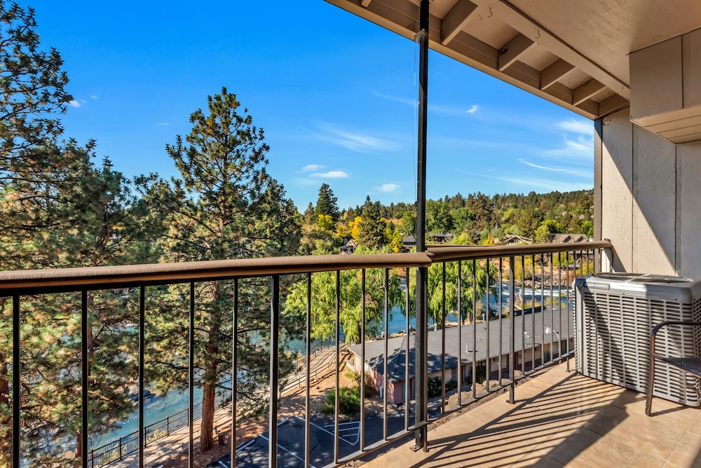 Bend Riverside Inn & Suites - photo 280
