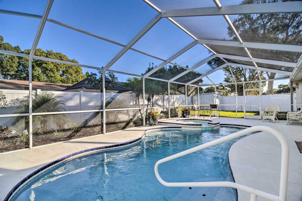 4 Mi to Beach Gem with Pool and Lanai in Seminole in Seminole, United States
