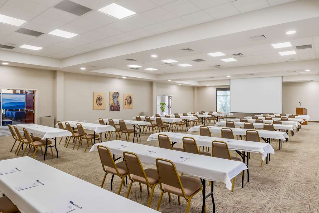 Best Western Plus Crossroads Inn & Suites - photo 27