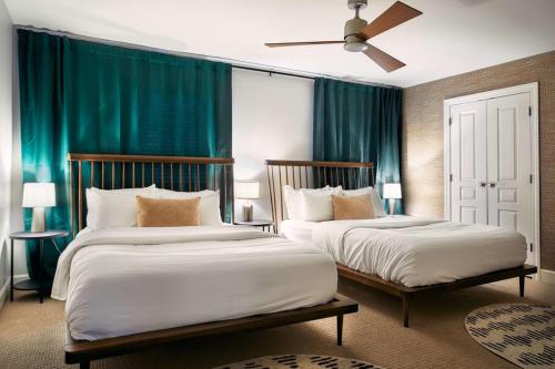Modern Home next to Vanderbilt Campus with Parking Screened Porch & Workspace Walk to Hillsboro Village Fido & Pancake Pantry Minutes to Music Row 12 South & Broadway Perfect for Families Friends & University Visits — 4-Star Luxury Hotel in Nashville, United States