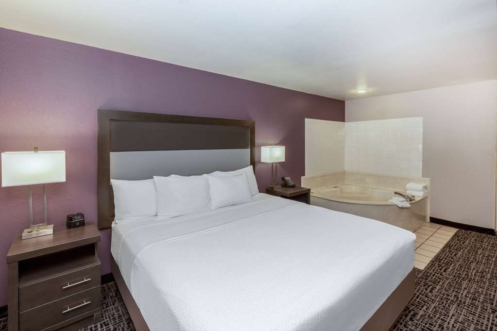 La Quinta Inn & Suites by Wyndham Rockwall - photo 25