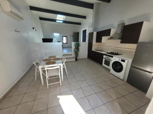 Le Rempart in Saint-Mitre-Les-Remparts, France