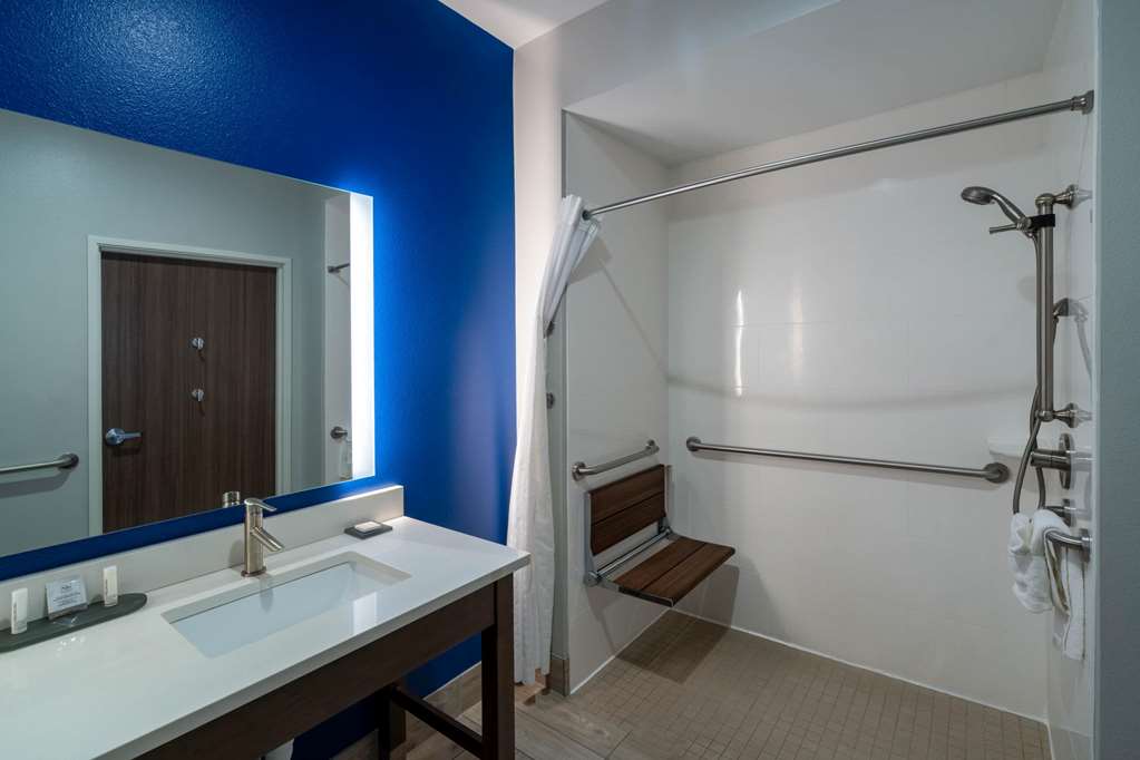 La Quinta Inn & Suites by Wyndham Tifton - photo 30