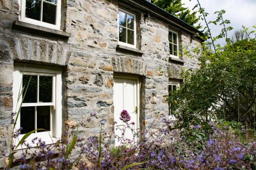 Minafon - carbon neutral hotel in Newport