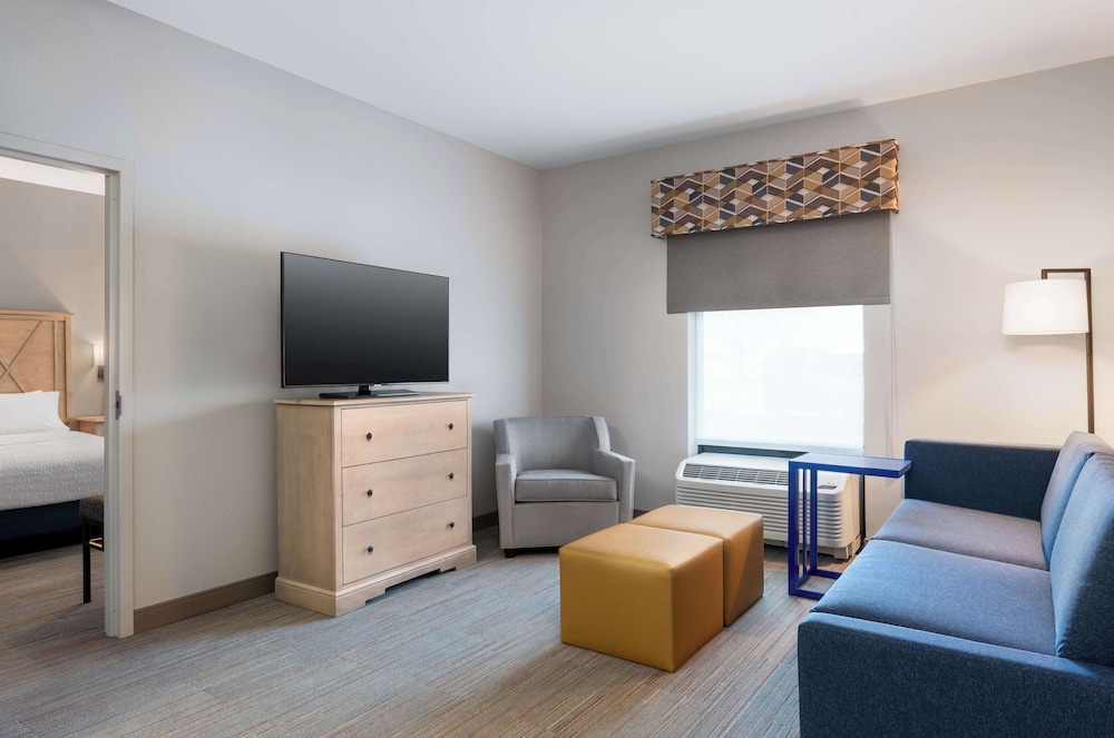 Hampton Inn & Suites Dodge City - photo 22