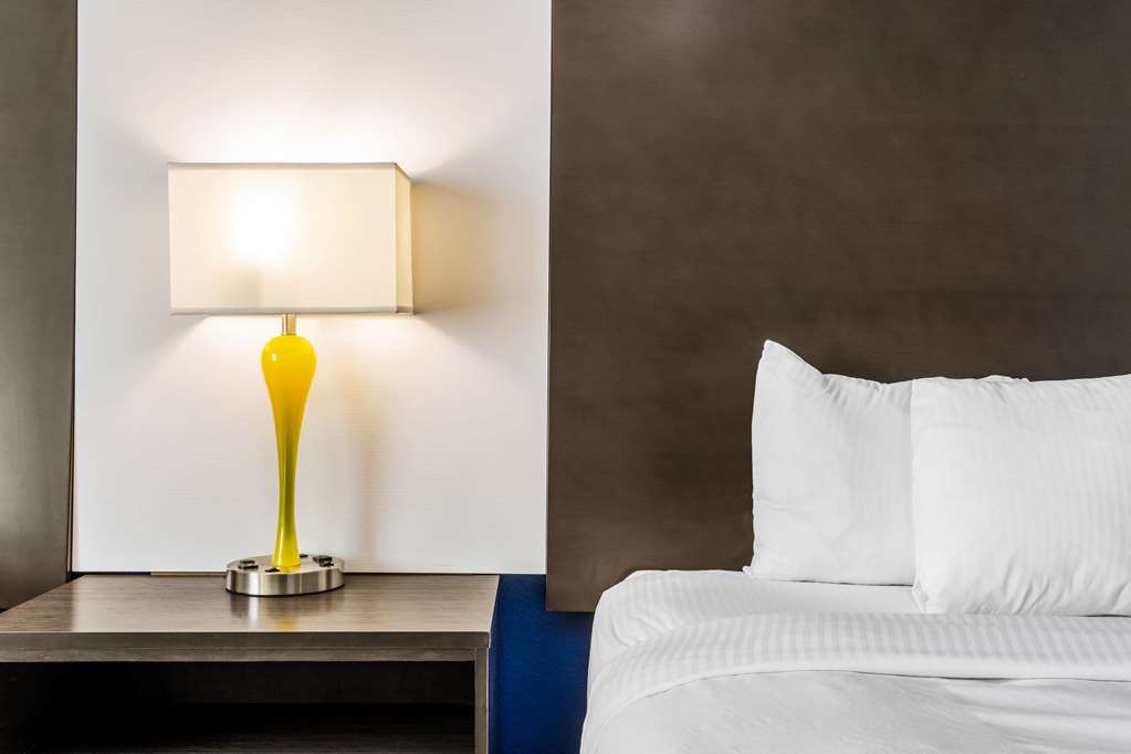La Quinta Inn & Suites by Wyndham Odessa N. Sienna Tower - photo 16