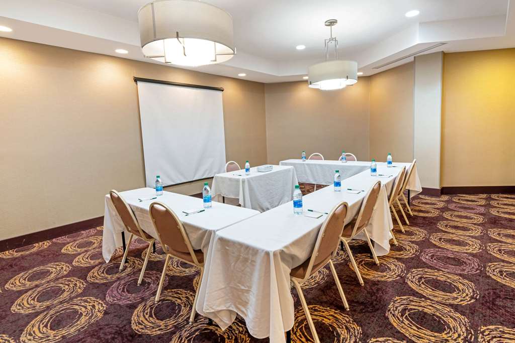 La Quinta Inn & Suites by Wyndham Butte - photo 39