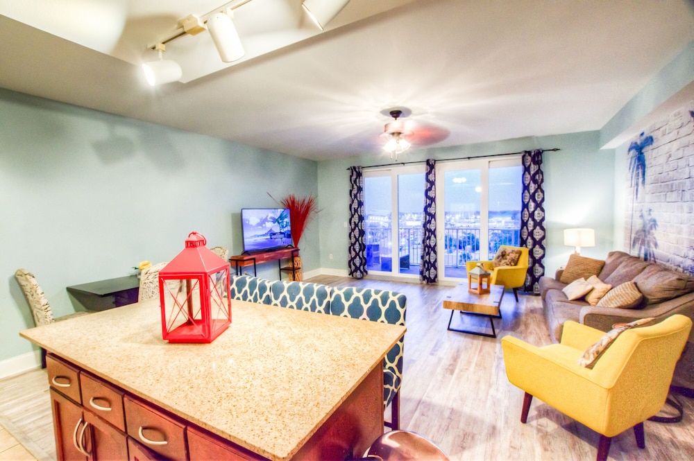 Laketown Wharf Resort by Aneliya's Rentals - photo 408