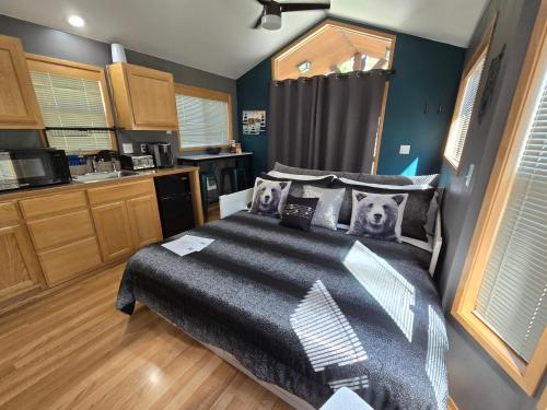 The Bogi Bear Inn — hotel in Forks