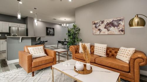 3 Bdrm Townhouse WGarage in Gated Complex — 4-Star Luxury Hotel in Phoenix, United States