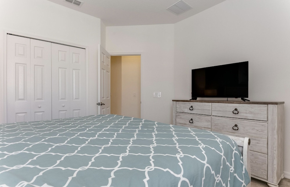 Beautiful 9 bedroom pool home located in the Solterra Resort home - photo 19