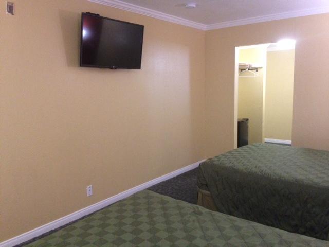 Econo Motor Inn - photo 15
