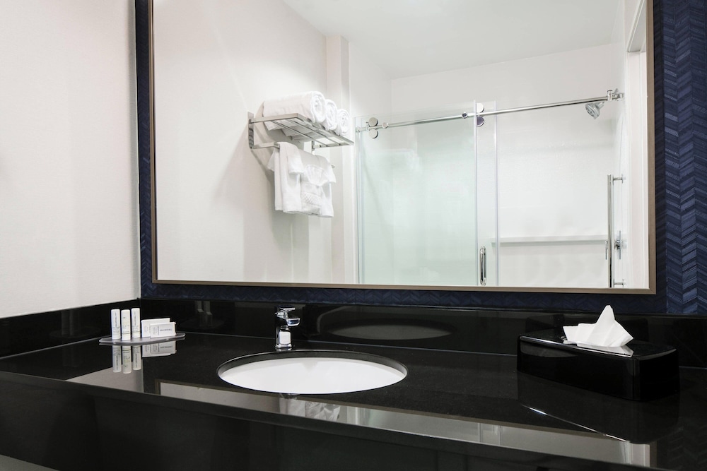 Fairfield Inn by Marriott Manhattan - photo 11