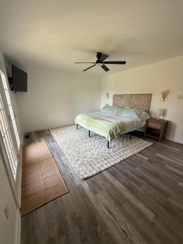 Wild and Free Lakefront Oasis on Great Creek in La Crosse, United States