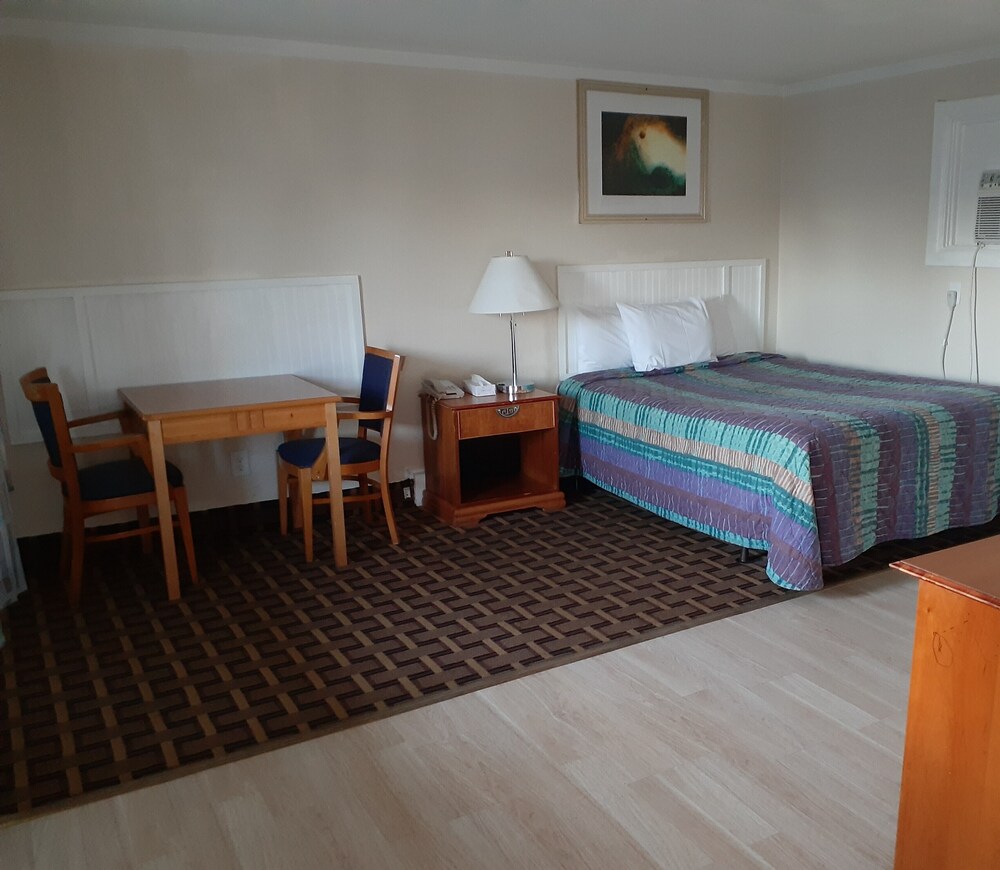 Town Line Motel - photo 34